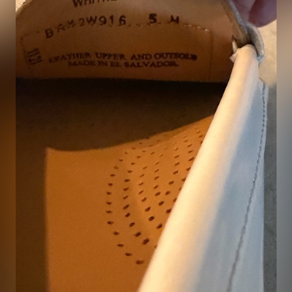 G.H Bass Weejuns White Loafers with Red Heart Detail - Picture 5 of 6